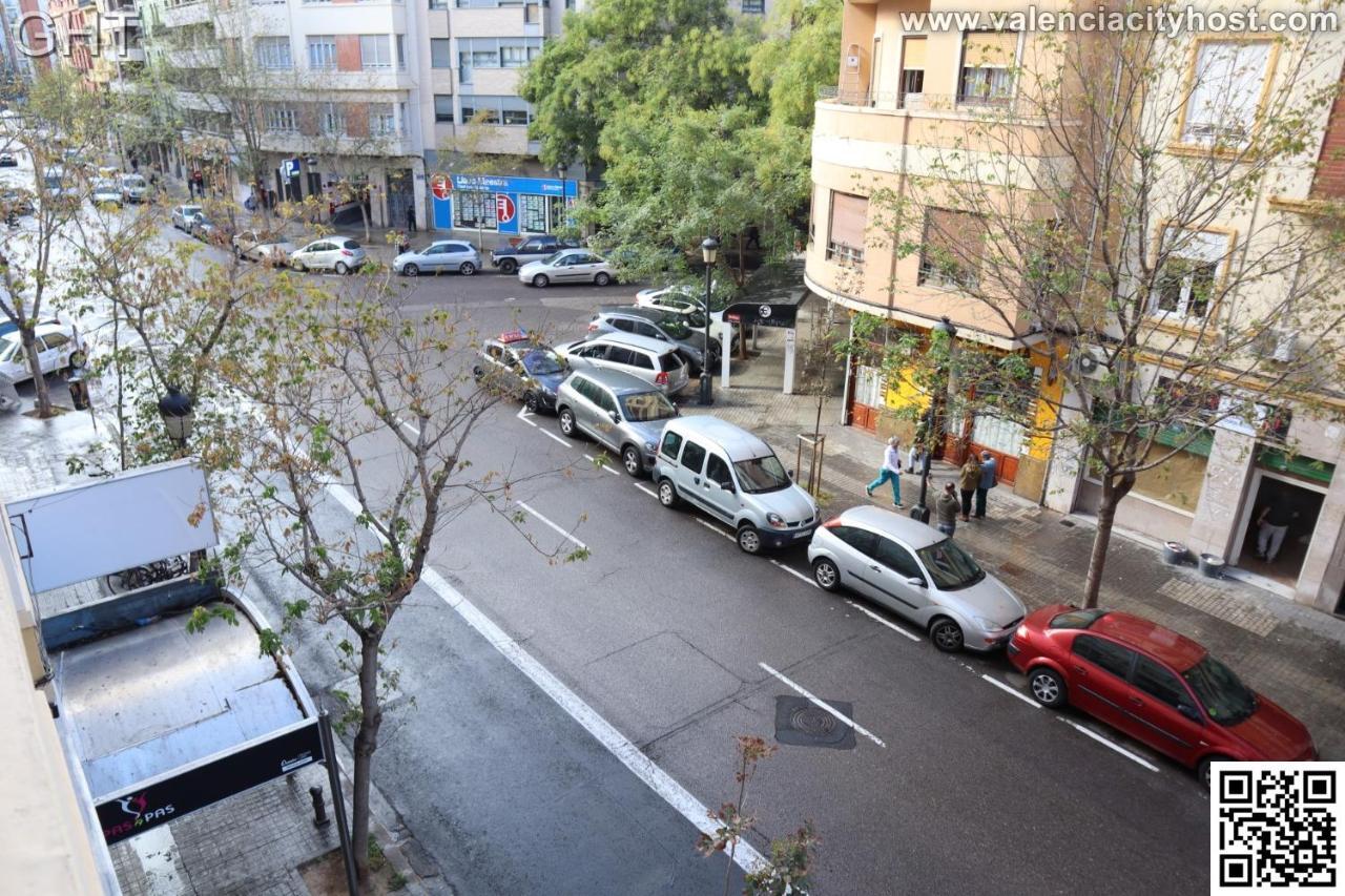 Valencia City Host Exterior photo